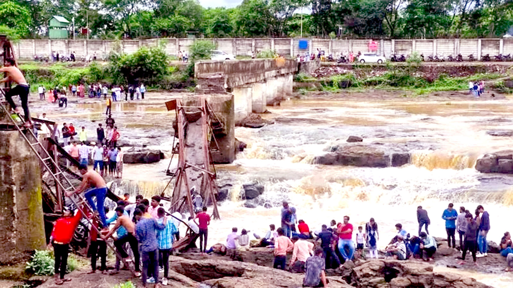 Maharashtra: Two killed as iron bridge over Indrani river collapses in Pune district.